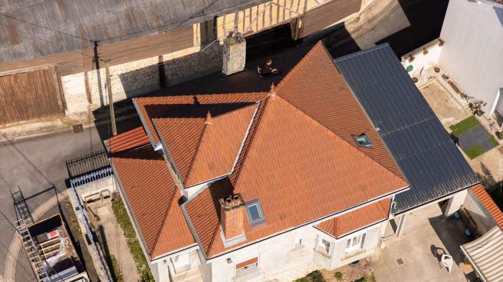 Pose de fenêtre de toit Velux Rethel